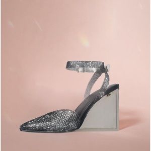 NWT She is Chaval Did My Heart Love | Limited Edition | Size 7.5